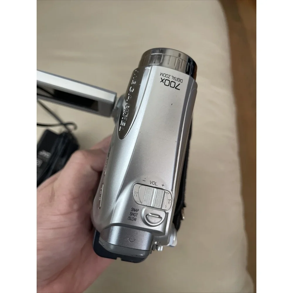 JVC GR-D250U Mini DV Camcorder WITH CHARGER ,c1 , (not Working) Code 6
